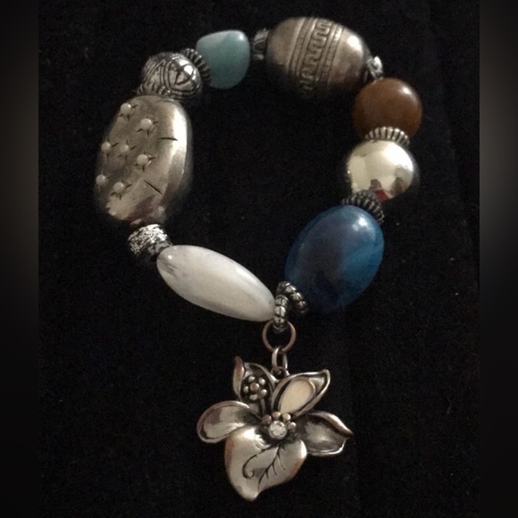 Elegant Multicolor Bead and Metal Bracelet with Floral Charm - Picture 1 of 5